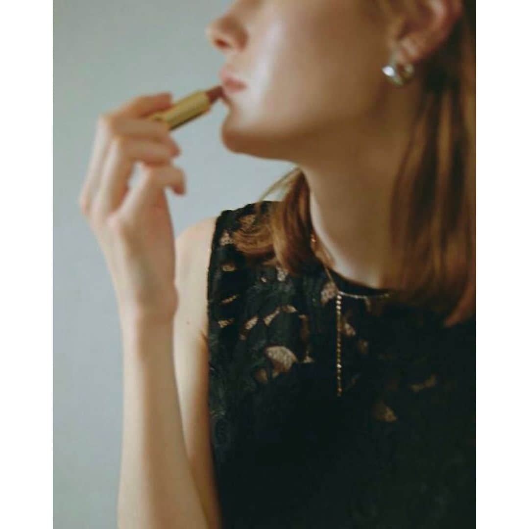 グレースコンチネンタルのインスタグラム：「New Classic Dress  信頼できるドレスで、 遊びあるスタイリングを。 ドレススタイルに個性を。  ONLINE STOR New Classic Dressもチェック！  #DressCloset #newクラシックドレス #gracecontinental#diagram#graceclass#dressadviser #グレースコンチネンタル#ダイアグラム#グレースクラス#ドレスアドバイザー#ニュークラシック」