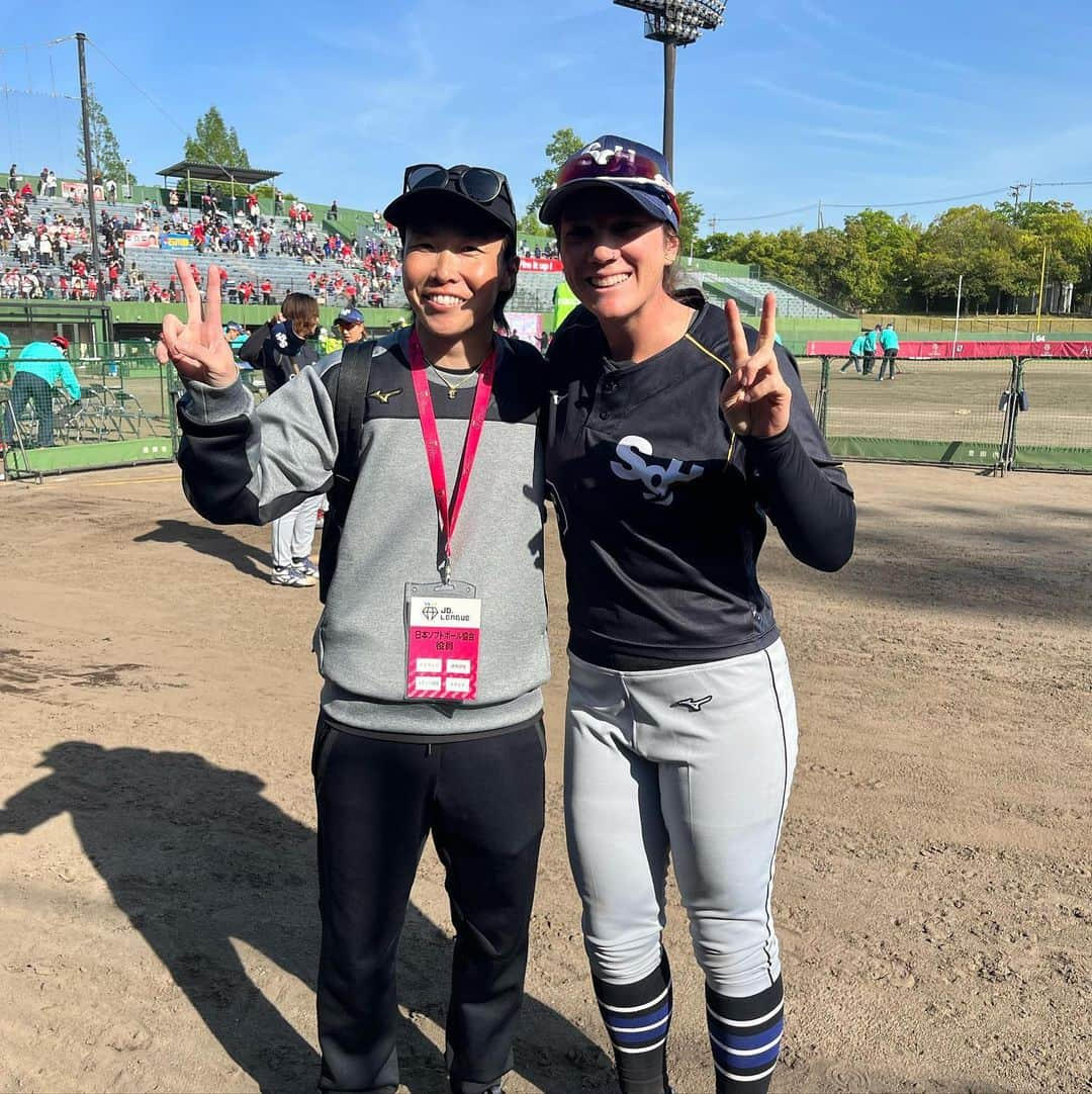 山田恵里さんのインスタグラム写真 - (山田恵里Instagram)「🥎豊田大会🥎 いっぱい写真撮れて幸せ🥹💕🫶 みんな輝いてる🥹👏 ソフトボール最高🥹👏  #念願のポーター様  #カーヤ様も嬉し過ぎる  #バッバかわいい  #この2人見てたらソワソワする  #ねし頑張って痩せようね  #本番めちゃくちゃ強い子  #中学生の時から知ってる子  #すっごい真顔ね  #ルーティンちゃんとやって  #こちらも真顔ね」4月23日 18時53分 - eriyamada19