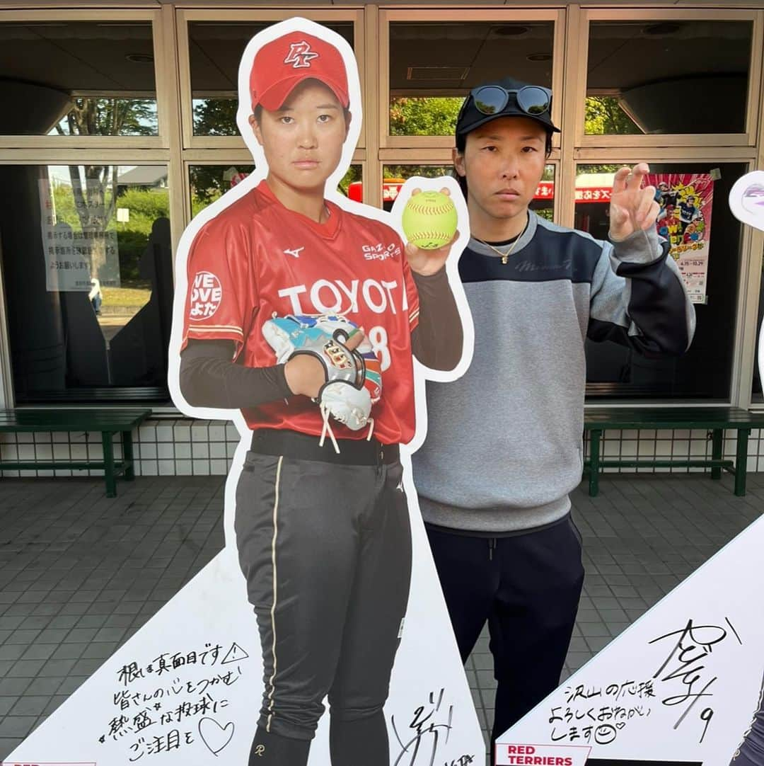 山田恵里さんのインスタグラム写真 - (山田恵里Instagram)「🥎豊田大会🥎 いっぱい写真撮れて幸せ🥹💕🫶 みんな輝いてる🥹👏 ソフトボール最高🥹👏  #念願のポーター様  #カーヤ様も嬉し過ぎる  #バッバかわいい  #この2人見てたらソワソワする  #ねし頑張って痩せようね  #本番めちゃくちゃ強い子  #中学生の時から知ってる子  #すっごい真顔ね  #ルーティンちゃんとやって  #こちらも真顔ね」4月23日 18時53分 - eriyamada19