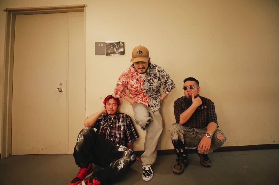 WANIMAのインスタグラム：「Catch Up TOUR -1Time 1Chance-   香川・高松編   鳥取・米子編   Photo by SARUYA AYUMI   #WANIMA」