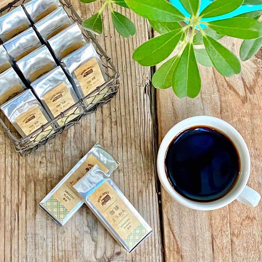 AMAZING COFFEEさんのインスタグラム写真 - (AMAZING COFFEEInstagram)「. 🌱RECOMMEND AMAZING FOOD☕️  おはようございます☀️  AMAZING BLENDを使用した、大人気の『珈琲ようかん』が、和を感じる新パッケージで好評販売中です☝️  コーヒーはもちろん、あたたかいお茶にも相性抜群の『珈琲ようかん』は、スティックタイプなのでワンハンドで食べられちゃいます✨  おやつTIMEのお供にぜひ試してくださいね😉  #AMAZINGCOFFEE #アメージングコーヒー #AMeCO #アメコ #coffee #和菓子 #ようかん #珈琲ようかん #おやつ #AMAZINGBLEND #新パッケージ #和 #☕️ #saveyourneighbor @konumaseian」4月23日 10時00分 - amazing_coffee_official