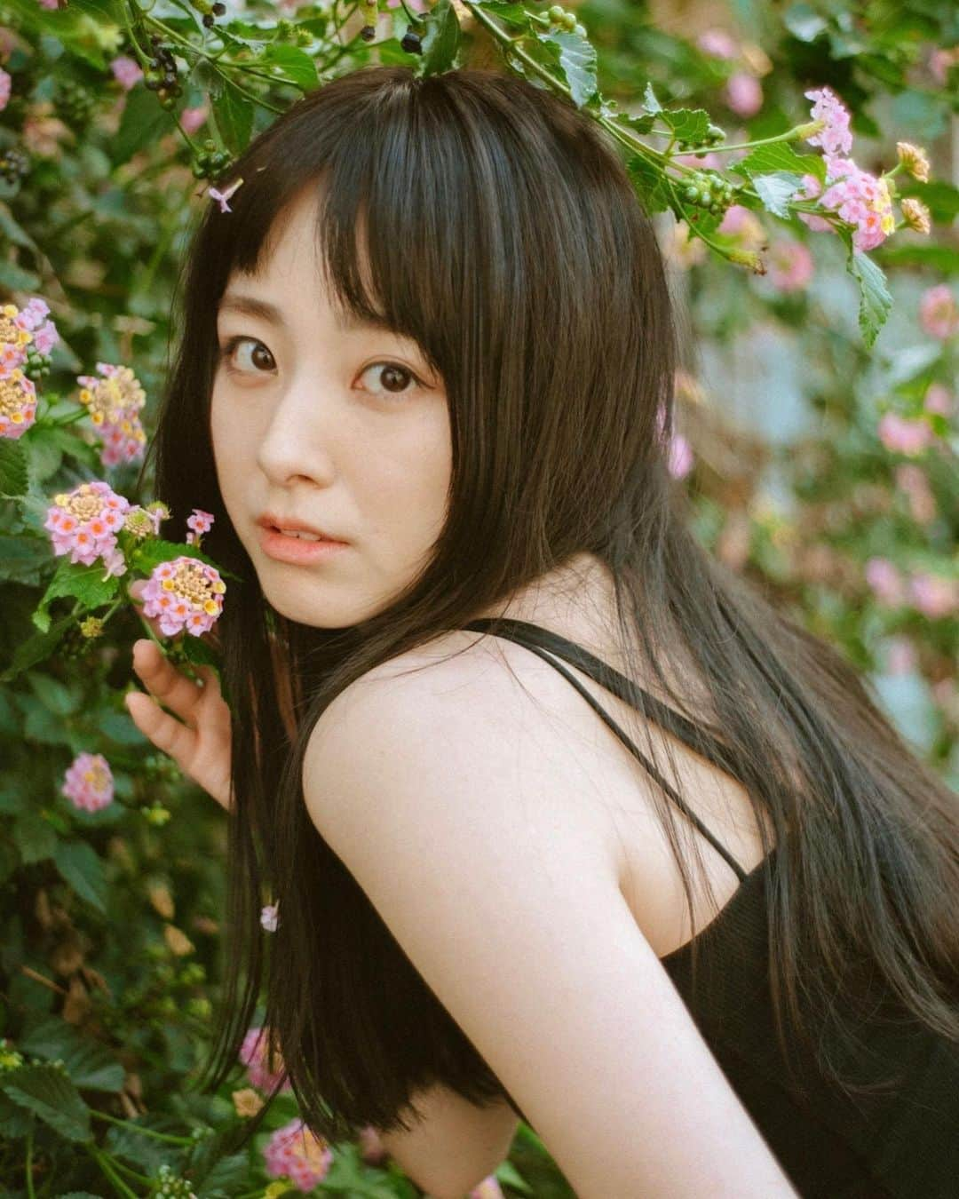 荒井レイラのインスタグラム：「色彩💐」