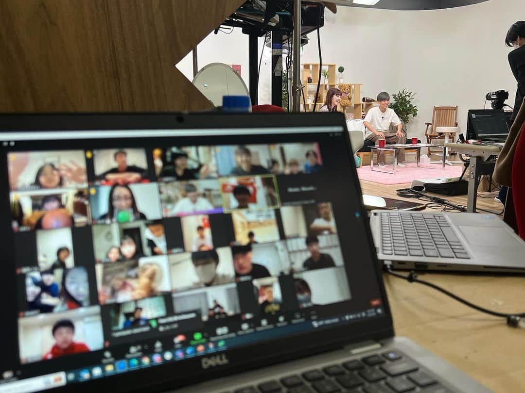 町田瑠唯さんのインスタグラム写真 - (町田瑠唯Instagram)「． Dreaming with Rui Machida 無事終了しました！！！！ ． 初めてのイベントだったので、 とても緊張と不安があったのですが、 たくさんの方々に参加していただいて、 色んな話ができて、とても楽しかったです‼︎ ． このようなイベントをやりたいと伝えてから、 それを全力でサポートしてくださった楽天スポーツの方々をはじめ、たくさんの方々に感謝の気持ちでいっぱいです‼︎ ． そして、一緒にこのイベントを盛り上げてくれたももちゃんにも大感謝です‼︎最高のMCでした☺️👏 本当にありがと〜！！！ ． また第二回もやりたいと思ってますし、 zoomはもちろん、直接会えるイベントもできたらいいなと考えてますので、その時はぜひ参加していただけたら嬉しいです😊 本当にありがとうございました‼︎ ． ※イベントでみなさんと作ったTシャツ、トートバッグは受注生産のため、5/10までに予約をお願いします‼︎👕👜 ※町田瑠唯（新スーパースター伝）の本は4/29より発売されます‼︎📕 ⁡ ぜひチェックをお願いします🤲」4月23日 10時15分 - macchi0308