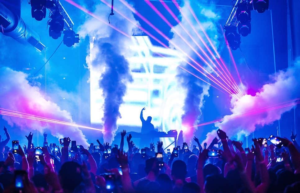 カスケイドのインスタグラム：「El Pasoooooo!!!  The scene last night in Texas. Madness! 🙏🏼♥️」