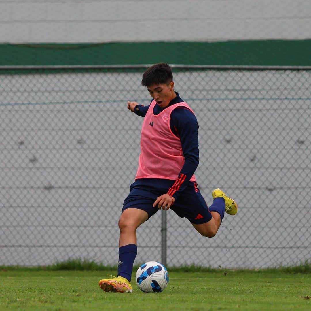 サッカーチリ代表チームさんのインスタグラム写真 - (サッカーチリ代表チームInstagram)「💪 Al 💯 el entrenamiento de #LaRojaSub17 🇨🇱⚽️ con miras al duelo ante Paraguay 🇵🇾  🔜 Mañana finalizamos nuestra participación en el hexagonal final del @conmebol Sudamericano Sub 17 🏆  #VamosLaRojaSub17 #VamosChile」4月23日 10時17分 - laroja