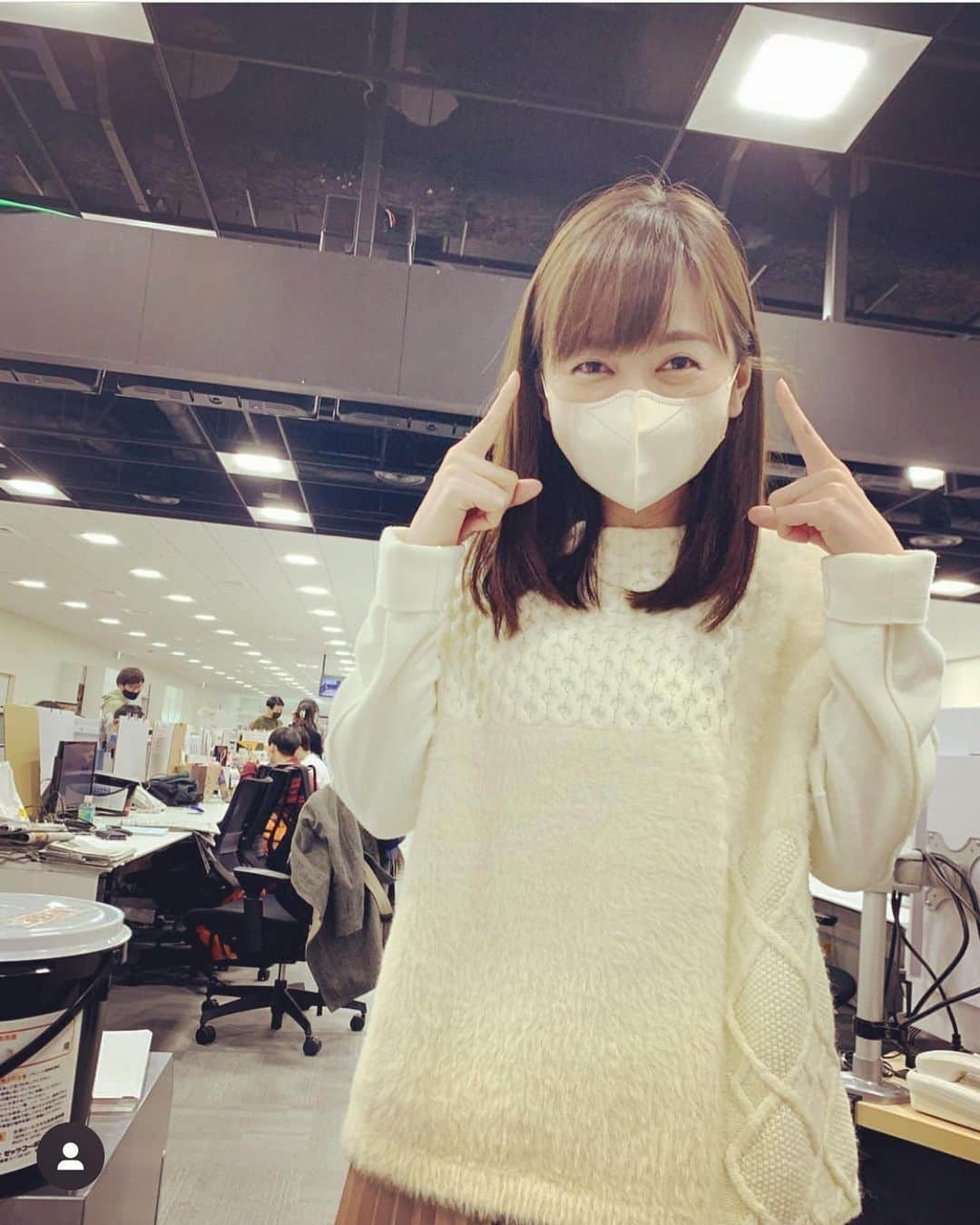 林マオのインスタグラム：「ちゃんなか🧡  妹のような存在の ちゃんなかが…😂  嬉しいような、 寂しいような…  ちゃんなかおめでとう😭🌷  また、 お祝いに ジェットコースター乗ろう🤣🎢🎶  #かれこれ10年以上の付き合い #いい子すぎる #また一緒に旅行行こ #ご飯しよ #おめでとう #またお祝いさせてーーー」