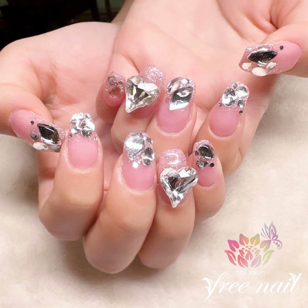 free nail フリーネイルさんのインスタグラム写真 - (free nail フリーネイルInstagram)「. お客様ネイル💅🏻🪷 . ハートビジューネイル💖 . ちゅるんピンク💖 . ご来店ありがとうございました🙇🏻‍♀️🙇🏻‍♀️🙇🏻‍♀️💗 . #ネイルアート #ジェルネイル #ネイルサロン #大阪ネイルサロン #ネイルデザイン #ネイルチェンジ #ハートネイル #ビジューネイル #ワンホンネイル #韓国ネイル #ピンクネイル #ちゅるんネイル #デザインネイル #トレンドネイル #きれいめネイル #大人ネイル #春ネイル #springnails #nailsart #nailsdid #美甲 #日式美甲 #日式美甲胶 #日本美甲师 #日本美甲老师 #美甲上课 #日本胶 #フリーネイル #freenail」4月23日 10時29分 - freenail_jpn