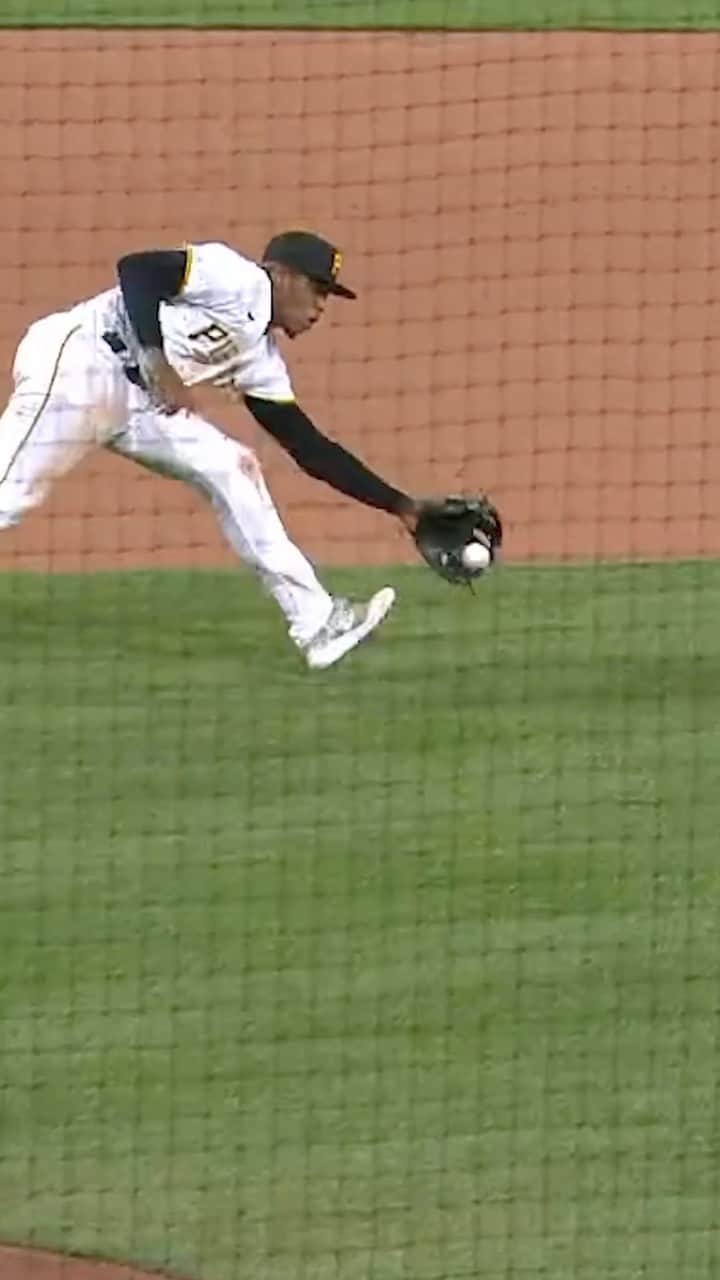 ピッツバーグ・パイレーツのインスタグラム：「YOUNG HAYES MAKES PLAYS 👀」