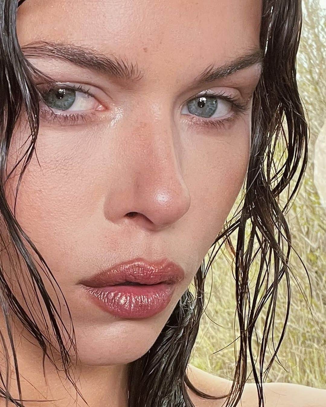 ジョージア・フォウラーのインスタグラム：「A sneak of a fun day with @julianwolfstoller @luisapopovic behind the brushes ❤️‍🔥」