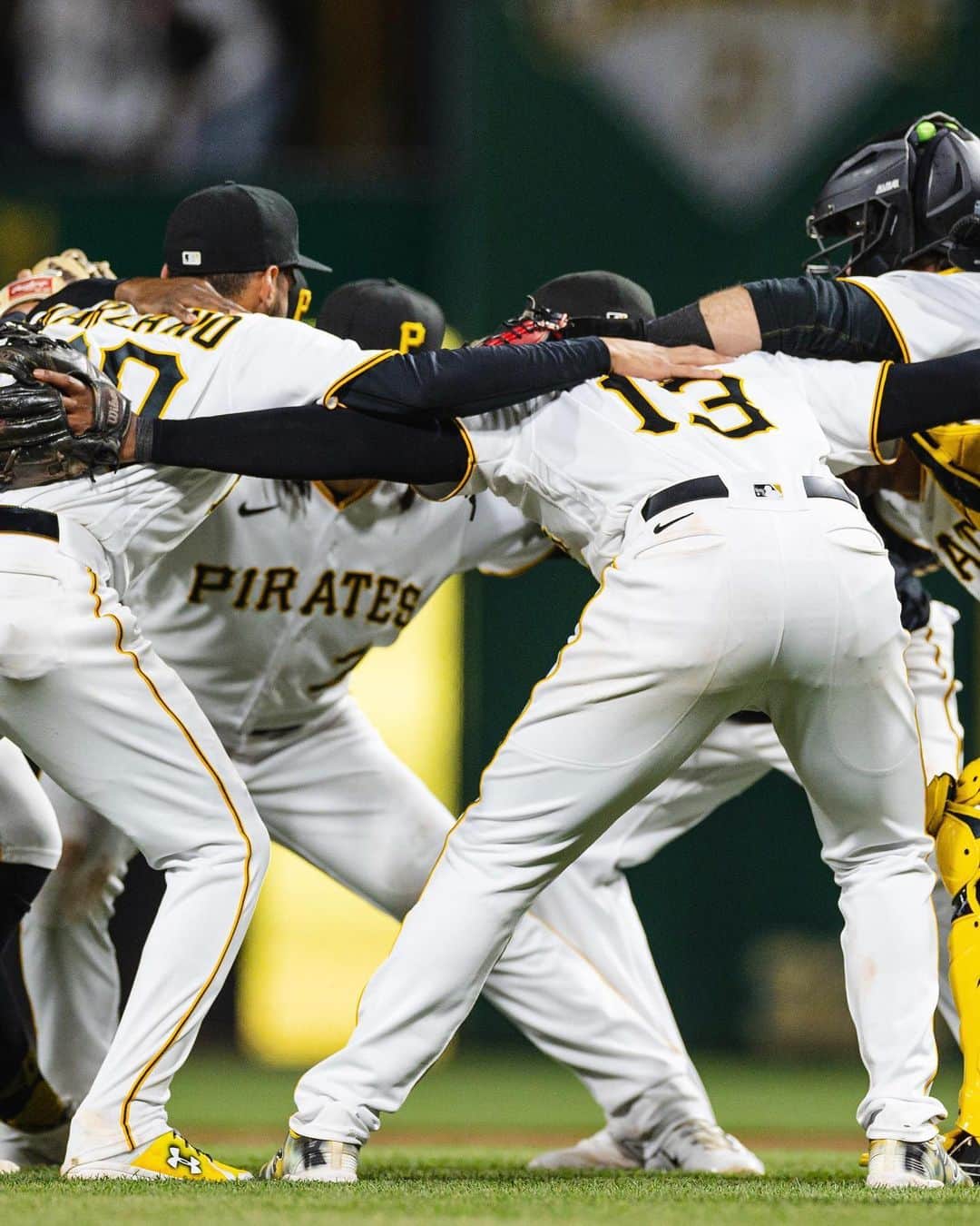 ピッツバーグ・パイレーツのインスタグラム：「This team is so hot right now 🔥 #RaiseIt」