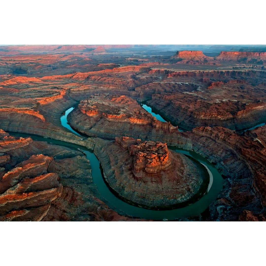 Gerd Ludwigさんのインスタグラム写真 - (Gerd LudwigInstagram)「Each year on April 22 we celebrate #EarthDay. We’re digging into @ThePhotoSociety Archive and celebrating our natural world! Beginning in 1970, Earth Day is seen as the birth of the modern day environmental movement. It has since grown to an annual global event— inspiring millions to care about the planet we live on. Visit the TPS Archive link in @thephotosociety to discover more of our incredible world.  Photo 1: Peter McBride @pedromcbride Photo 2: Michael Melford @MichaelMelford Photo 3: Joel Sartore @joelsartore Photo 4: Jodi Cobb @jodicobbphoto Photo 5: Gerd Ludwig @gerdludwig Photo 6: James Richardson @jimrichardsonng Photo 7: Christian Ziegler @christianziegler Photo 8: Melissa Farlow @melissafarlow Photo 9: Bruce Dale @brucedalephotography Photo 10: Richard H Stewart  #EarthDay #conservation #sustainability #climatechange」4月23日 11時07分 - gerdludwig