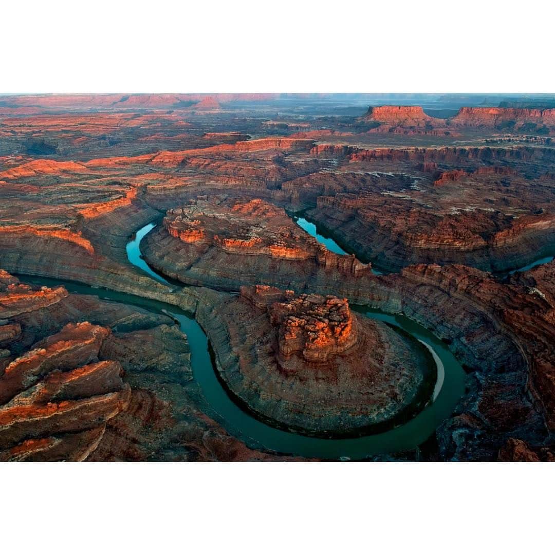 Gerd Ludwigのインスタグラム：「Each year on April 22 we celebrate #EarthDay. We’re digging into @ThePhotoSociety Archive and celebrating our natural world! Beginning in 1970, Earth Day is seen as the birth of the modern day environmental movement. It has since grown to an annual global event— inspiring millions to care about the planet we live on. Visit the TPS Archive link in @thephotosociety to discover more of our incredible world.  Photo 1: Peter McBride @pedromcbride Photo 2: Michael Melford @MichaelMelford Photo 3: Joel Sartore @joelsartore Photo 4: Jodi Cobb @jodicobbphoto Photo 5: Gerd Ludwig @gerdludwig Photo 6: James Richardson @jimrichardsonng Photo 7: Christian Ziegler @christianziegler Photo 8: Melissa Farlow @melissafarlow Photo 9: Bruce Dale @brucedalephotography Photo 10: Richard H Stewart  #EarthDay #conservation #sustainability #climatechange」