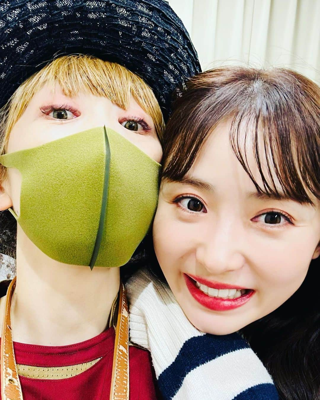 広崎うらんさんのインスタグラム写真 - (広崎うらんInstagram)「ジキル&ハイド 2023 大千穐楽おめでとう🥳🎉㊗️  愛媛県フルーツ大使🍊同郷で同い年のかんちゃんこと #石丸幹二 🥰  #ハリーポッターと呪いの子 と並行しながらの恐ろしいスケジュールの中😱驚異的なバイタリティとパワーで最後まで素晴らしいパフォーマンスを届けて下さった事に拍手を👏👏👏😭💖  昔から仲良しのレナ蔵こと #笹本玲奈 は大人になって新しい局面を魅せてくれた😳❤️頼り甲斐があったよ❣️  蜷川さんの現場ではニアミスのカッキーこと #柿澤勇人 は挑み方にね蜷川節を感じながら、とっても魅力的な新しい世界を見せてくれた😍✨ありがとうカッキー❣️  なっちゃんこと #真彩希帆 はあーしてみたい、こーしてみたいをバンバンやって、自分にしか出来ない天然ルーシーを産み出した😆👍❤️  #dreamami ちゃんと #桜井玲香 ちゃんも全くキャラクターの違うエマを演じてくれて、とっても刺激的だった🥰  そしてアターソン役のカズさんとカズちゃん、皆んなの要素が絡み合って刺激し合って、本当に面白かった😍❤️  そして脇を固める俳優陣の手堅さ😚❣️  皆さん本当にありがとう💖 大千穐楽おめでとうございました😆❗️またお会い出来ますよう😊☘️  #ジキハイ2023 #ジキルアンドハイド」4月23日 11時13分 - uranhirosaki