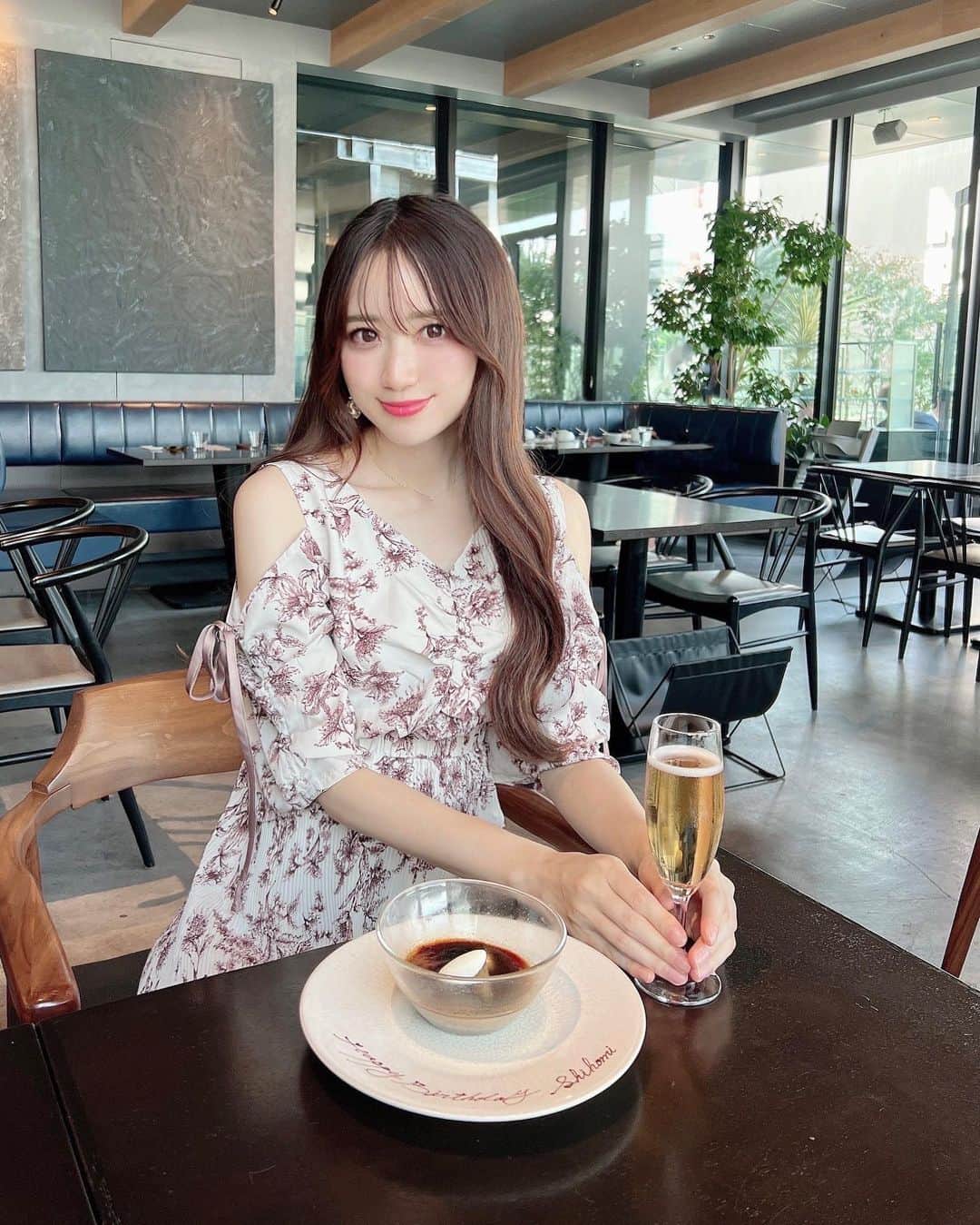 小越しほみのグルメインスタ