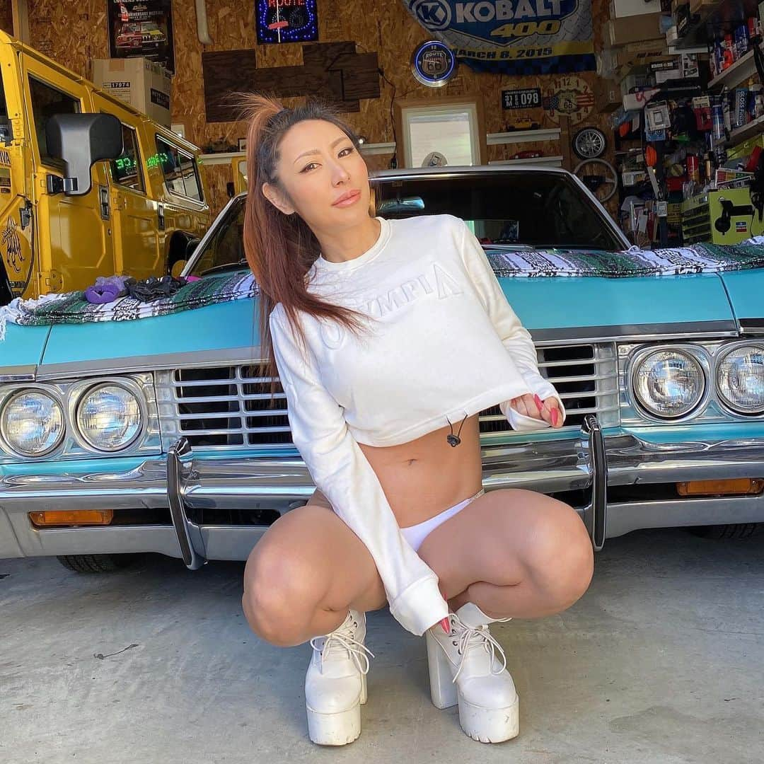 MANAさんのインスタグラム写真 - (MANAInstagram)「良いお天気😊✨🤍 #sundayfunday 🌈  tops sizeS🤍 @officialolympia_gear   https://www.olympiagear.com  #fashion #fashionista #gymgirl #americanstyle #impala #classiccars #olympiagear #インパラ67 #アメ車 #route66」4月23日 11時49分 - mana_ifbbpro