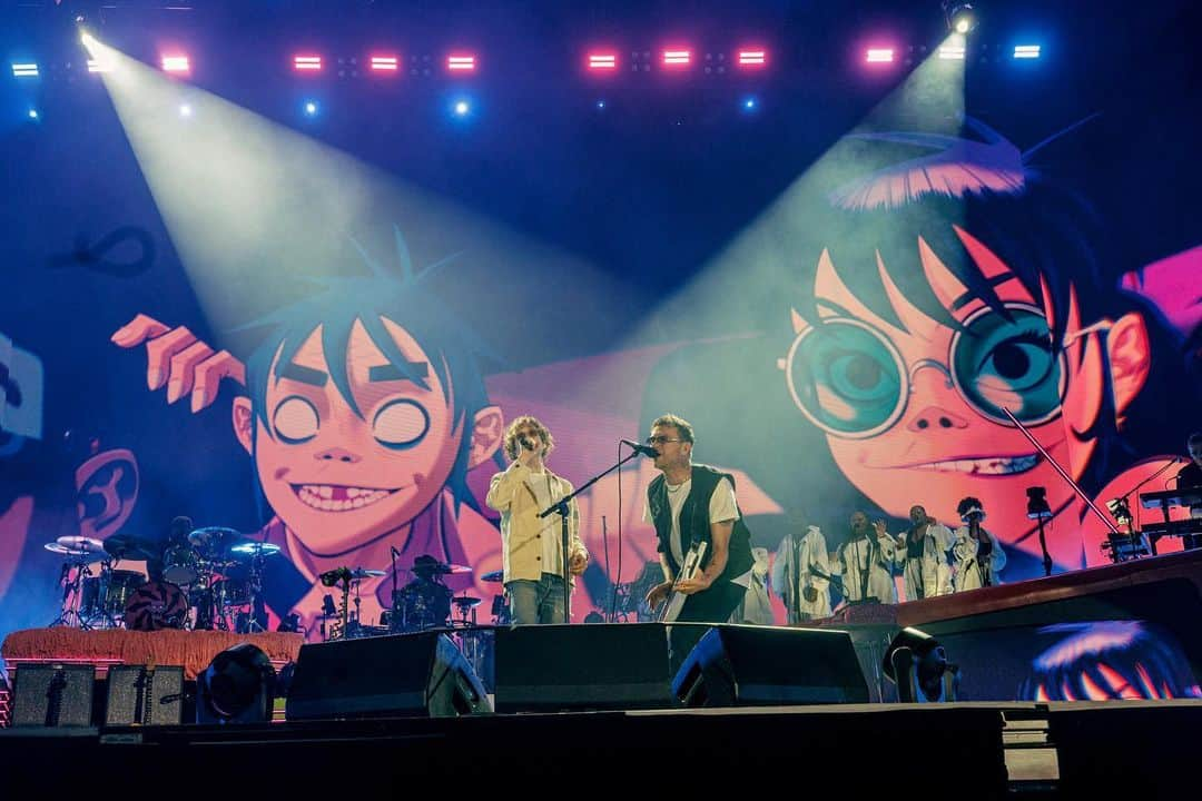 Gorillazさんのインスタグラム写真 - (GorillazInstagram)「That was special @coachella ✨  In order of appearance, thank you @beck @thundercatmusic @badbunnypr @moonchildsanelly @hypnoticbrass @yasiinbey @bootiebrownofficial @littlesimz @delhiero @wearedelasoul @plugwondelasoul @djmaseo   and thank you Dave 💛  Gorillaz family forever 💫  📸 @blairbbrown @poonehghana」4月23日 12時02分 - gorillaz