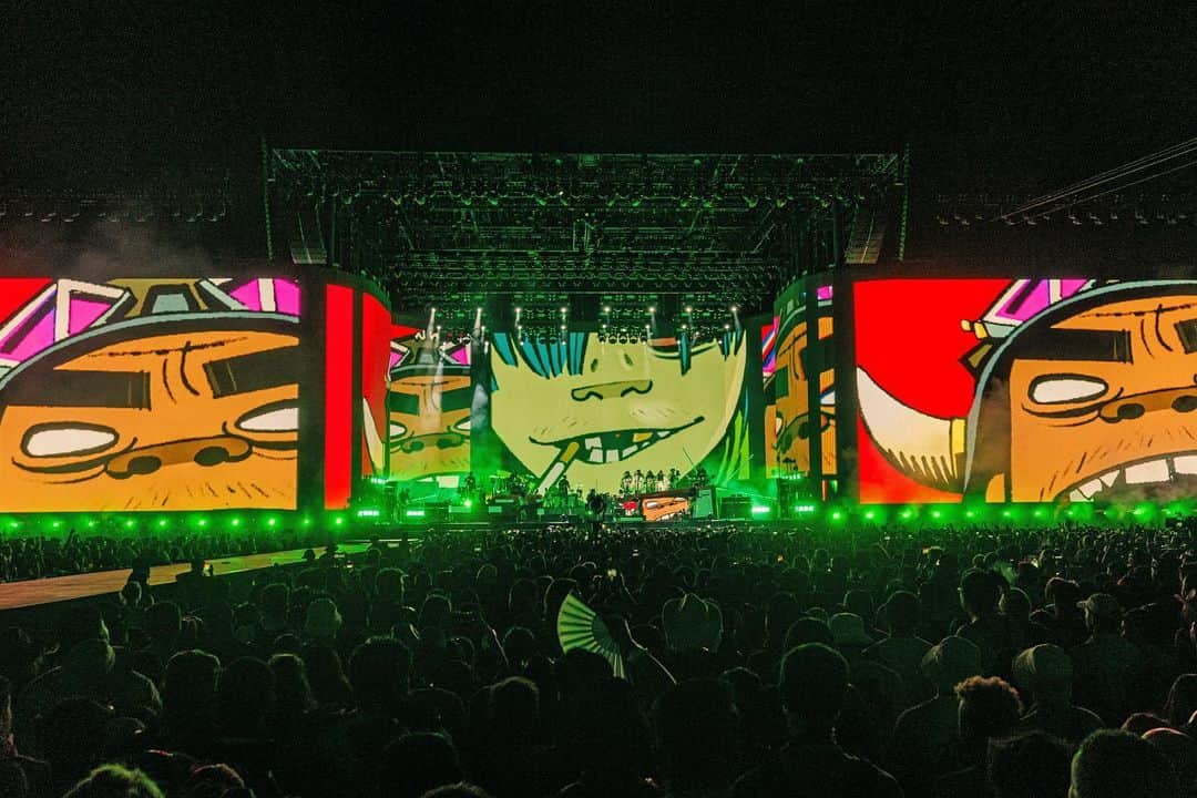 Gorillazさんのインスタグラム写真 - (GorillazInstagram)「That was special @coachella ✨  In order of appearance, thank you @beck @thundercatmusic @badbunnypr @moonchildsanelly @hypnoticbrass @yasiinbey @bootiebrownofficial @littlesimz @delhiero @wearedelasoul @plugwondelasoul @djmaseo   and thank you Dave 💛  Gorillaz family forever 💫  📸 @blairbbrown @poonehghana」4月23日 12時02分 - gorillaz