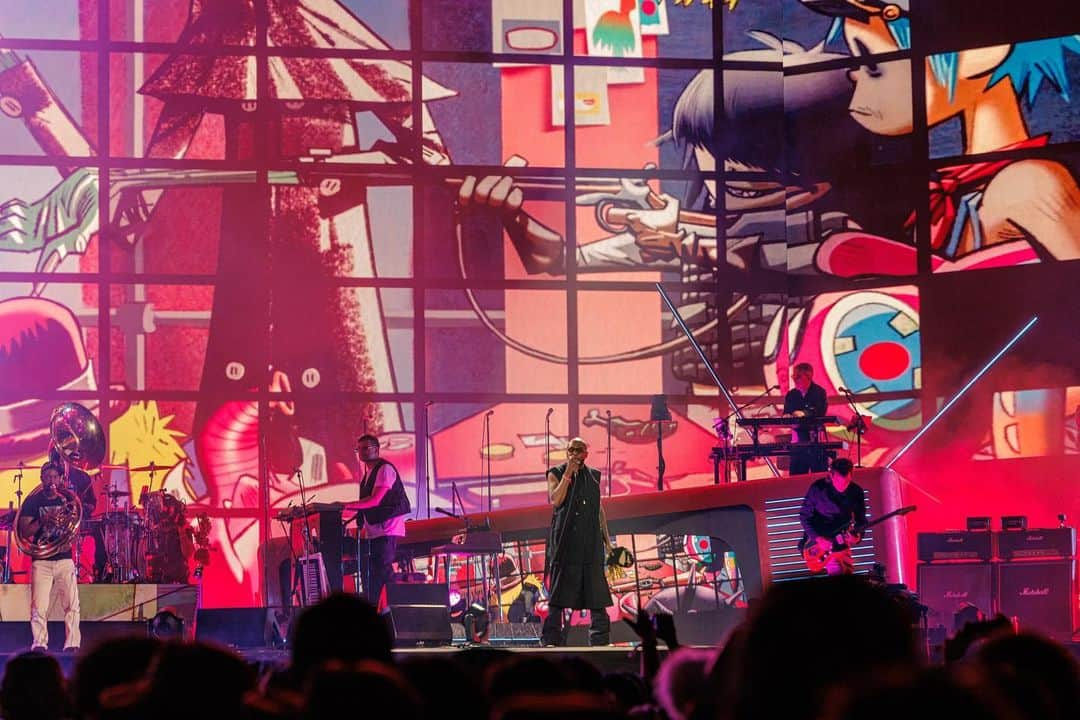 Gorillazさんのインスタグラム写真 - (GorillazInstagram)「That was special @coachella ✨  In order of appearance, thank you @beck @thundercatmusic @badbunnypr @moonchildsanelly @hypnoticbrass @yasiinbey @bootiebrownofficial @littlesimz @delhiero @wearedelasoul @plugwondelasoul @djmaseo   and thank you Dave 💛  Gorillaz family forever 💫  📸 @blairbbrown @poonehghana」4月23日 12時02分 - gorillaz