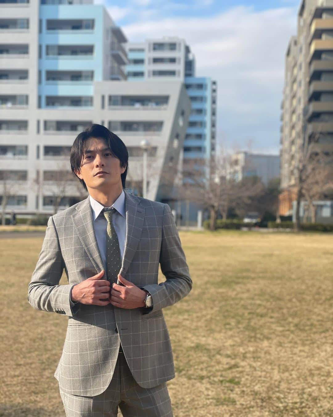 庄野崎謙さんのインスタグラム写真 - (庄野崎謙Instagram)「出演のお知らせです📢✨  テレビ朝日系列で本日23:15~から放送スタートしたドラマ『波よ聞いてくれ』 こちらに第2話より城華マキエの兄、城華亨役で出演いたします！  放送は4/28(金)23:15〜📺  再共演の方が多数いらっしゃる嬉しい作品です！第2話以降もぜひご覧ください！  お楽しみにー😙~♪  #波よ聞いてくれ #テレビ朝日 #ドラマ #俳優 #庄野崎謙 #スーツ男子 #スーツ #suits」4月23日 12時10分 - shonozaki_ken