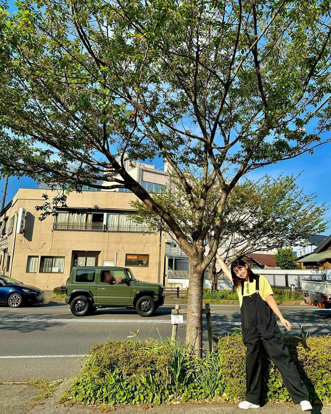 小池里奈さんのインスタグラム写真 - (小池里奈Instagram)「思川桜🌸  小山駅西口の祇園城通りに私の桜があります。お天気が良かったので写真撮ってみました🌞  桜の季節は終わっちゃったなぁなんて思いながら写真を撮ろうとしたら少しだけ桜が残ってくれていました😳🌸  待っててくれたのかな🥹?笑  皆様もよかったら私の桜見てやってください💓 小山で元気に育っております🌸  #栃木県  #小山市 #桜  #思川桜」4月23日 12時11分 - koike_rina_93