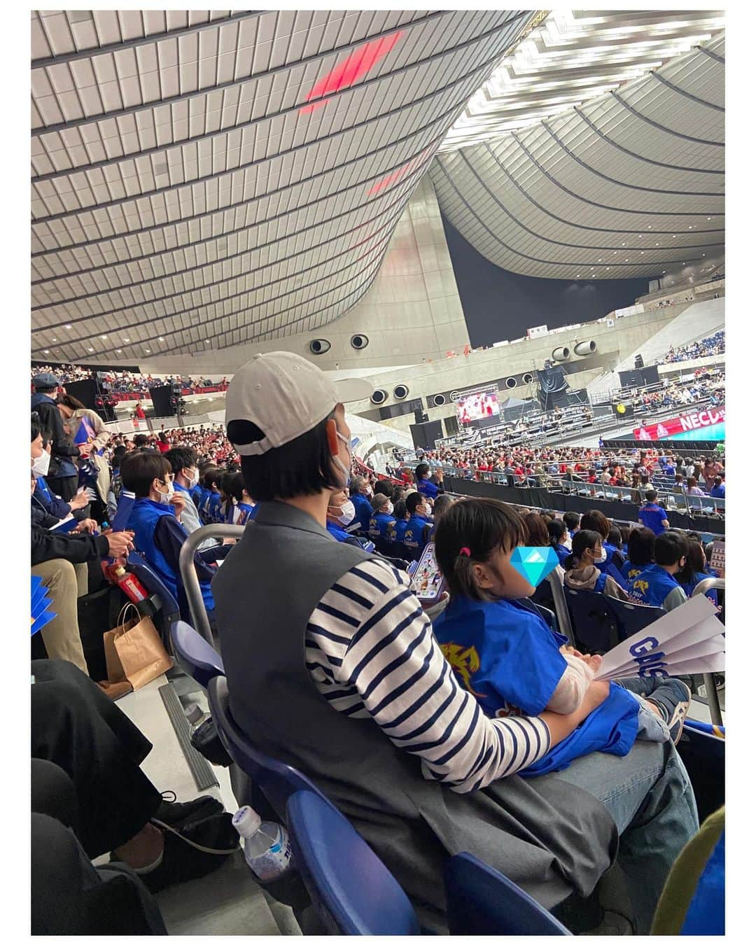 大山未希さんのインスタグラム写真 - (大山未希Instagram)「🏐  2022-23 V.LEAGUE DIVISION1 WOMEN  V.FINAL STAGE FINAL  東レアローズ 　　🆚 NECレッドロケッツ  初バレーボール観戦のふたごも 思わず祈ってしまう試合展開！ （これ本当に何も言ってないのに急にやり出したので わたしもマネしたところ📷笑）  ファイナルにふさわしい 素晴らしい試合展開でした👏  勝つものがいれば負けるものもいる。。  長いシーズンみなさん本当にお疲れさまでした☺️  #東レアローズ #応援 #Vリーグ #vリーグはバレーだよ #バレーボール ↓」4月23日 12時25分 - miki_oyama1003