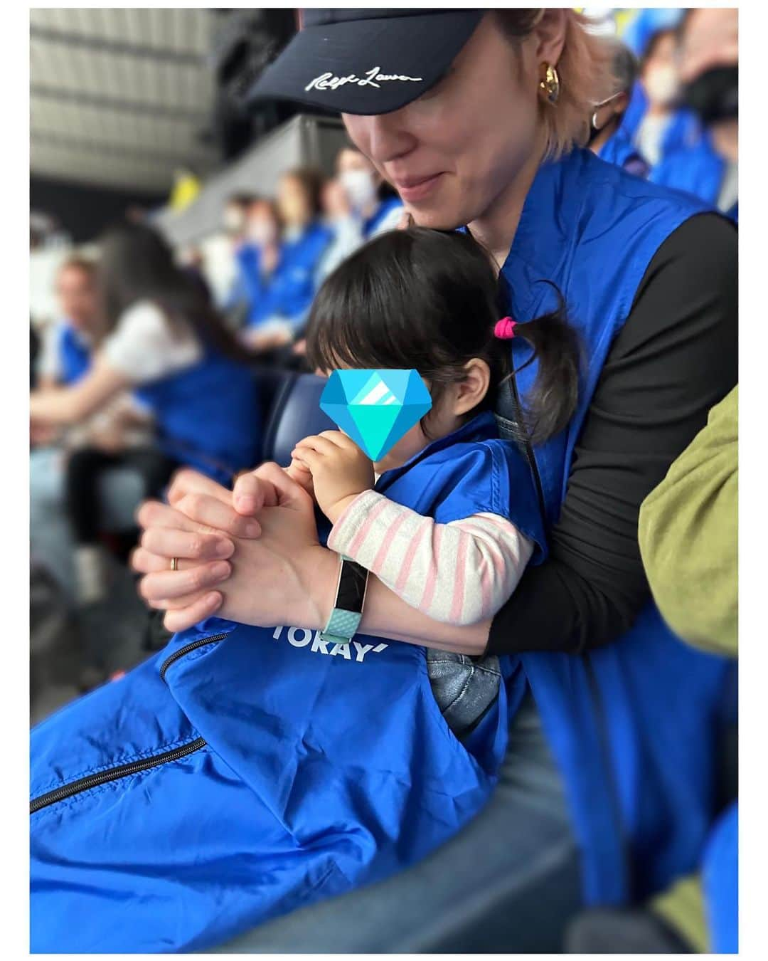 大山未希さんのインスタグラム写真 - (大山未希Instagram)「🏐  2022-23 V.LEAGUE DIVISION1 WOMEN  V.FINAL STAGE FINAL  東レアローズ 　　🆚 NECレッドロケッツ  初バレーボール観戦のふたごも 思わず祈ってしまう試合展開！ （これ本当に何も言ってないのに急にやり出したので わたしもマネしたところ📷笑）  ファイナルにふさわしい 素晴らしい試合展開でした👏  勝つものがいれば負けるものもいる。。  長いシーズンみなさん本当にお疲れさまでした☺️  #東レアローズ #応援 #Vリーグ #vリーグはバレーだよ #バレーボール ↓」4月23日 12時25分 - miki_oyama1003