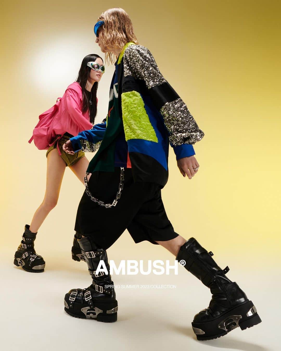 AMBUSHさんのインスタグラム写真 - (AMBUSHInstagram)「Backpack, backpack! 🎒  #AMBUSH SS23 collection merges playfulness with utility. A bomber jacket with built-in backpack to take you anywhere.」4月23日 12時25分 - ambush_official