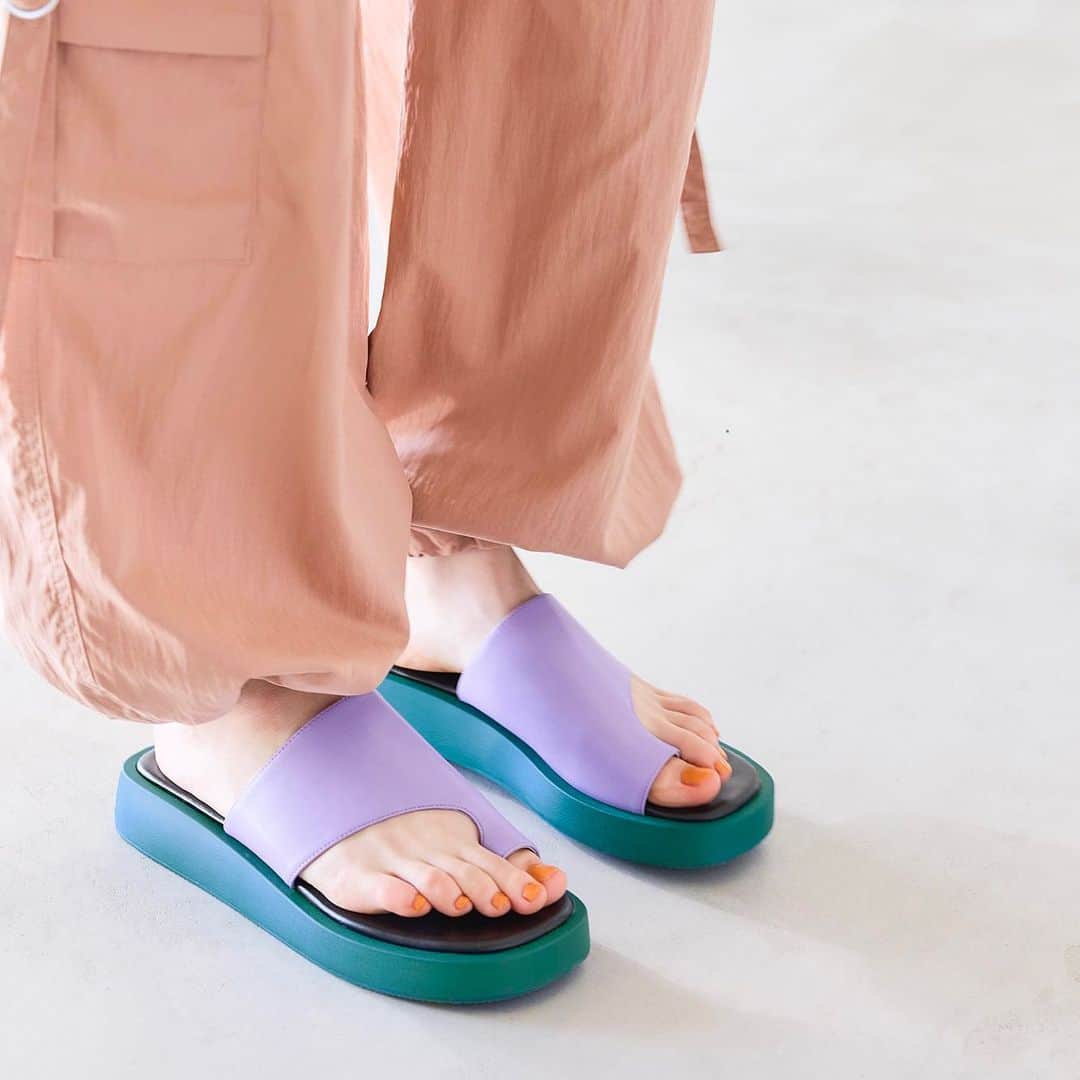 orientaltrafficのインスタグラム：「. 厚底トングサンダル ¥6,500  〈ORiental TRaffic〉  #orientaltraffic#オリエンタルトラフィック #ortr#ortr2023SS#靴#shoes#新作#sandals#サンダル#パンプス#pumps#2023SS#トレンド#fashion#足元倶楽部#new#newarrival#newin#apparel#コーディネート#LOOK#look」