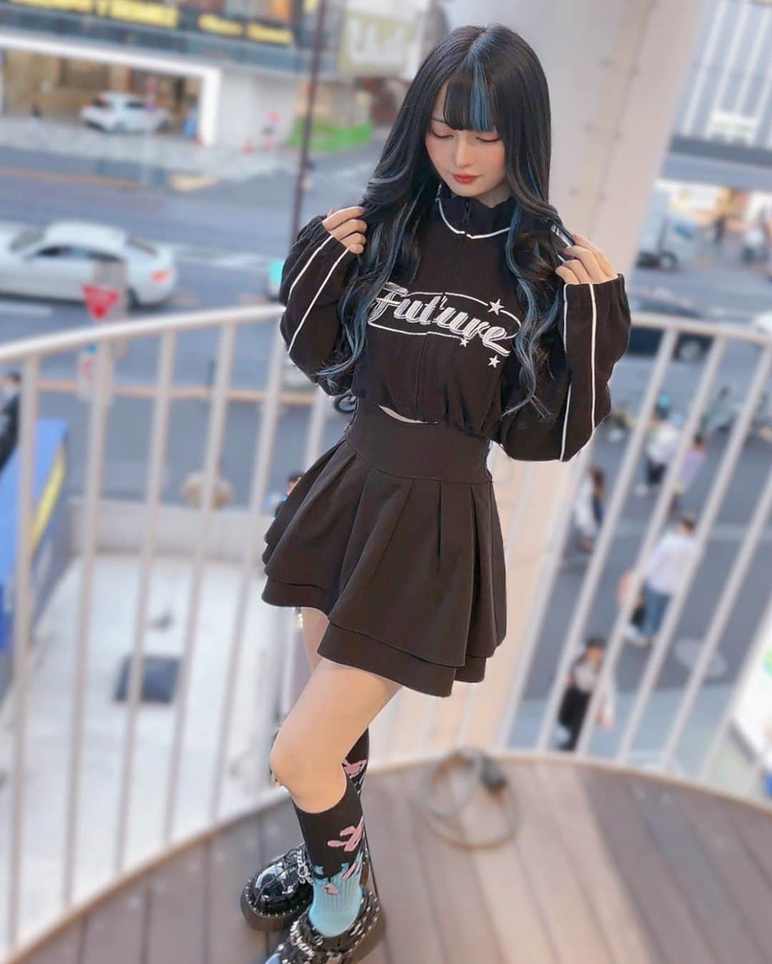 らむめろさんのインスタグラム写真 - (らむめろInstagram)「🦭🦭 ⁡ 細見えコーデ🖤💙 ⁡ tops➤ 12958490 skirt➤ @michellmacaron_official  socks➤ @cune_official  shoes➤ 10383226 ⁡ ⁡ 🎟SHEINクーポンコード 【ramumero】 ⁡ 購入金額1～5,999円で15%OFF 6000円以上は20%OFFになるよ🛒🖤 ⁡ ⁡ ⁡ #ad #SHEINforall #SHEIN #SHEINcode #fashion #code #outfit #ootd #cune #michellmacaron #라무메로 #패션그램 #穿搭」4月23日 12時33分 - ramumero_