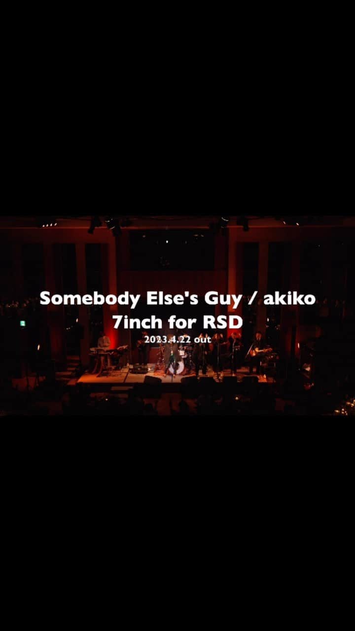 akikoのインスタグラム：「昨日4/22のRecord Store Day 2023に、7インチが2タイトルリリースしました。  Somebody Else’s Guy https://recordstoreday.jp/item/pmka1006/  Come On-A My House https://recordstoreday.jp/item/pmka1007/  RSD2023参加店舗及びライブ会場限定販売です。 枚数限定なので是非ゲットしてください💓  #rsd2023」