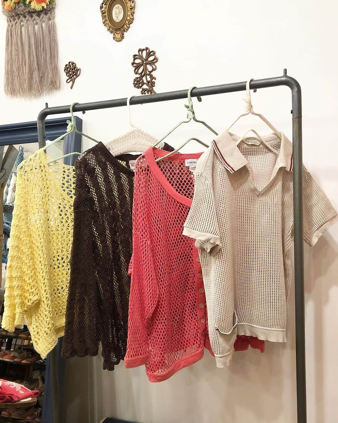 floorさんのインスタグラム写真 - (floorInstagram)「・ ・ mesh tops 入荷です☝︎🌼  #大阪古着屋#南船場古着屋#フロア#南船場floor#vintageclothing  #vintage#vintageshop」4月23日 12時39分 - floor_vintage_clothing