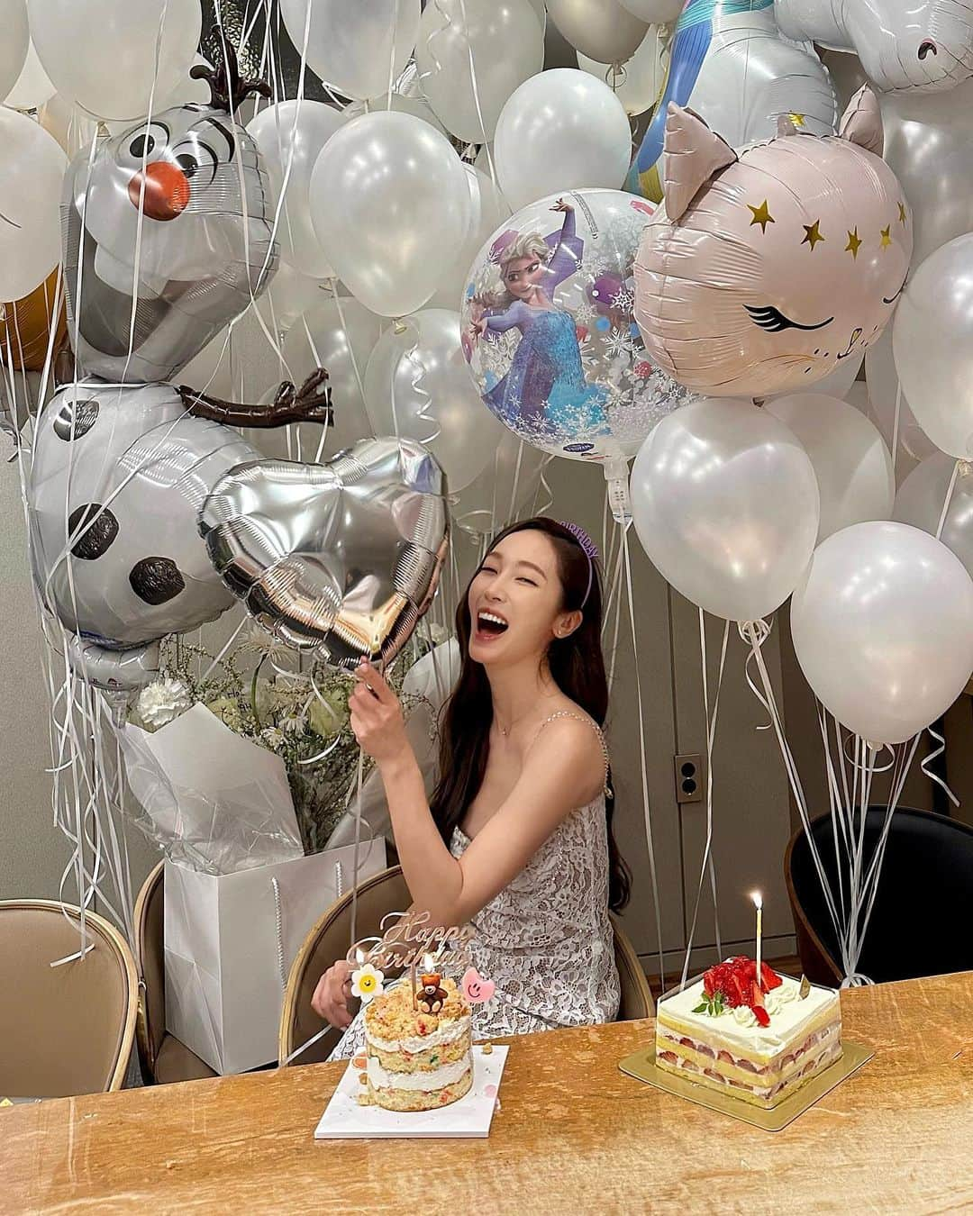 ジェシカ さんのインスタグラム写真 - (ジェシカ Instagram)「🎂 - Part 2  Celebrating meee surrounded by my loved ones🤍 Thank you all for the sweet birthday wishes!🌼🧸🩷」4月23日 12時56分 - jessica.syj