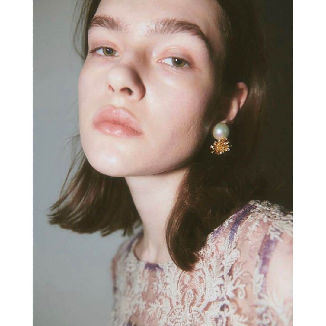 グレースコンチネンタルのインスタグラム：「New Classic Dress  信頼できるドレスで、 遊びあるスタイリングを。 ドレススタイルに個性を。  ONLINE STOR New Classic Dressもチェック！  #DressCloset #newクラシックドレス #gracecontinental#diagram#graceclass#dressadviser #グレースコンチネンタル#ダイアグラム#グレースクラス#ドレスアドバイザー#ニュークラシック」