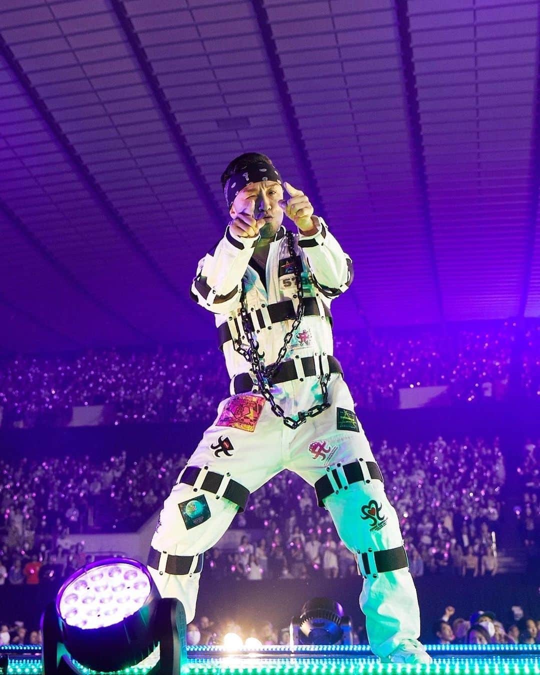 ZIN（神優作）さんのインスタグラム写真 - (ZIN（神優作）Instagram)「・ カメラは誰にも渡さない📷  #ayumihamasaki  #25thanniversary  #entertainment  #entertainer  photo @seitaro__tanaka  @masayukikamo」4月23日 12時58分 - zin_dancer_jp
