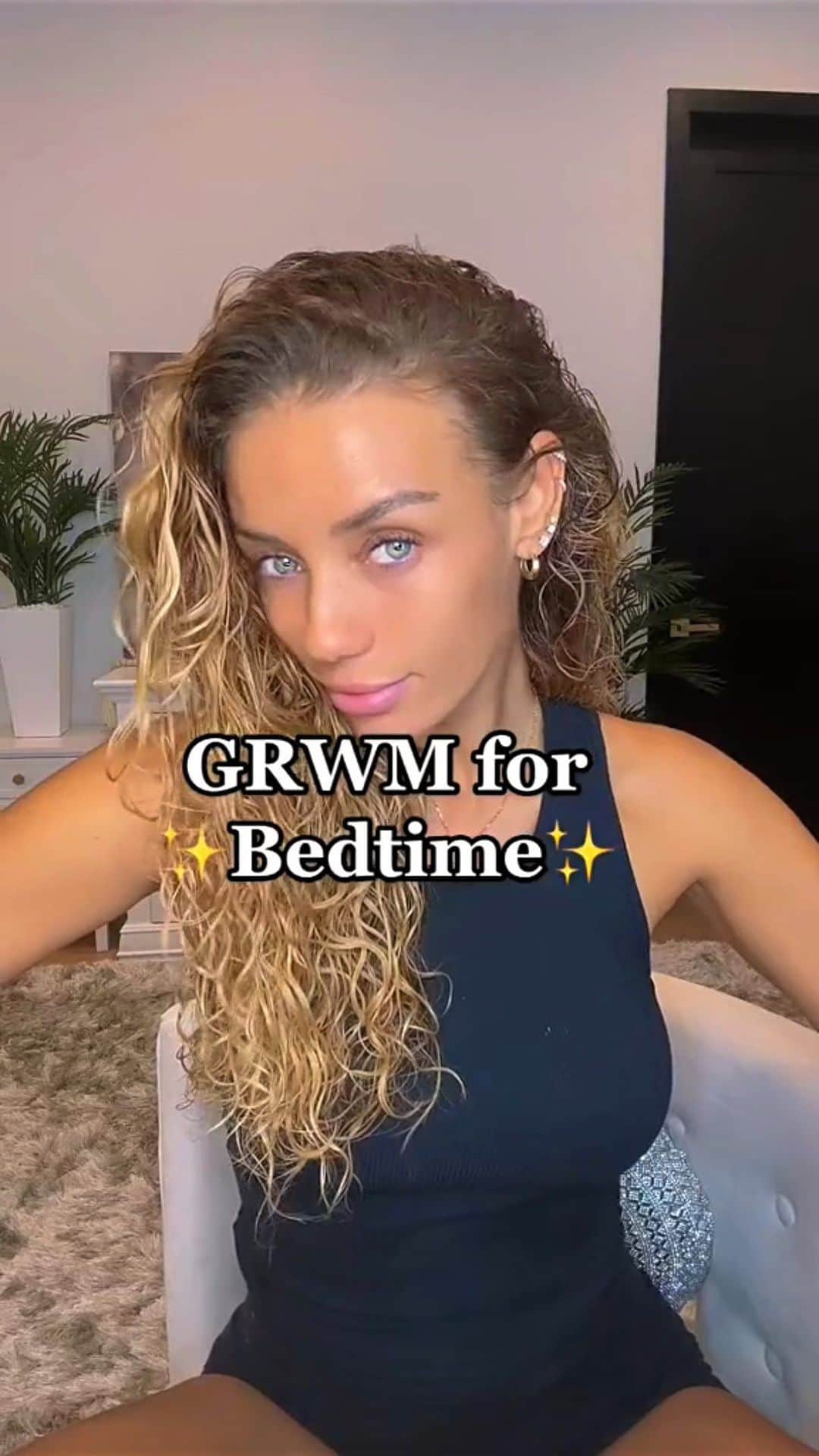 Jena Frumesのインスタグラム：「Tonight’s Bed Time Routine✨  Aquaphor  African Pride Moisture Miracle Oil Rios’s Curls Brush Lancôme Advanced Génifique concentrate & night cream  La Mer The Neck and Décolleté Concentrate Grande Lash conditioner & serum Vitamin E Oil DRINK WATER💦」
