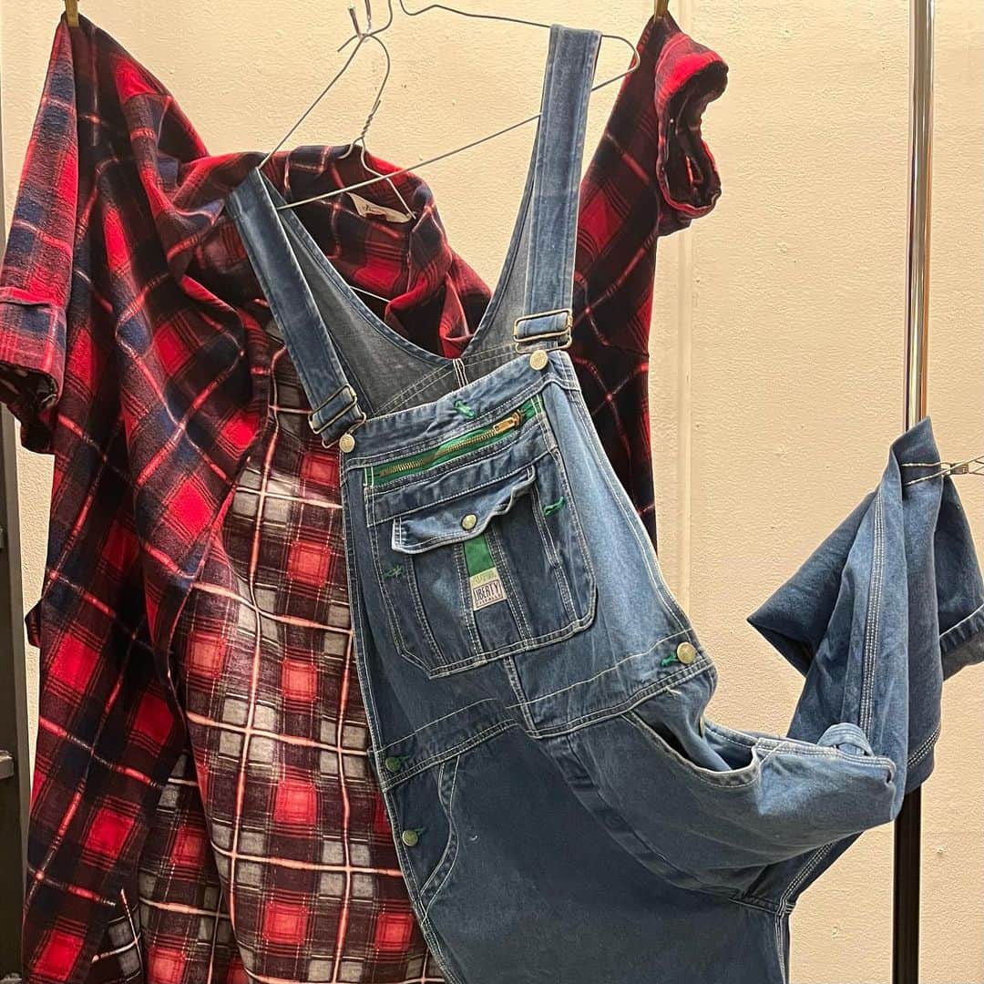 LAUNCHのインスタグラム：「▶︎ 90's   I'm thinking to get some all in one outfits for this summer  #lookoftheday #mensfashion #outfitoftheday #styleiswhat#fashion #europe #usa #paris #italy #vintageclothing #usedclothing #french #archive#style #styling #snapshot  #古着 #古着屋 #金沢 #竪町 #金沢古着屋 #アーカイヴ #メンズファッション」