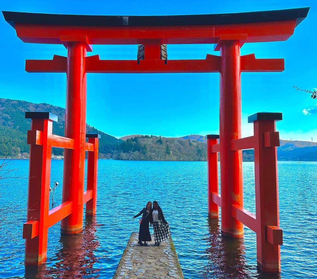 RANのインスタグラム：「平和の鳥居⛩ 箱根神社の芦ノ湖に浮かぶ鳥居」