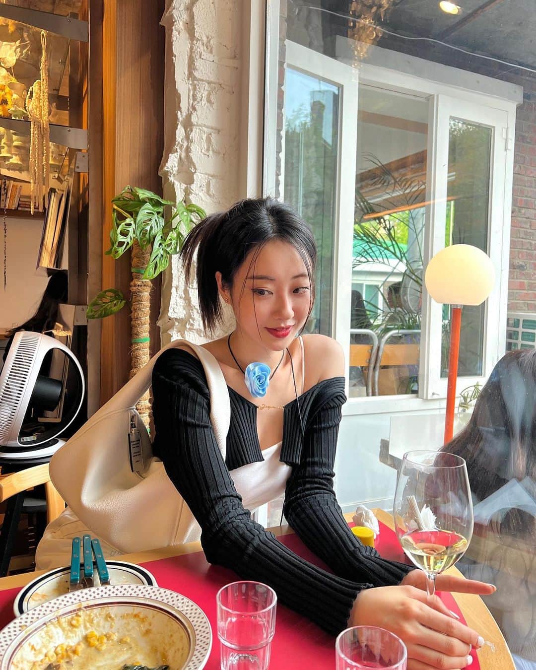 ギョンリ のインスタグラム：「맛점..🍴🩵🩵」
