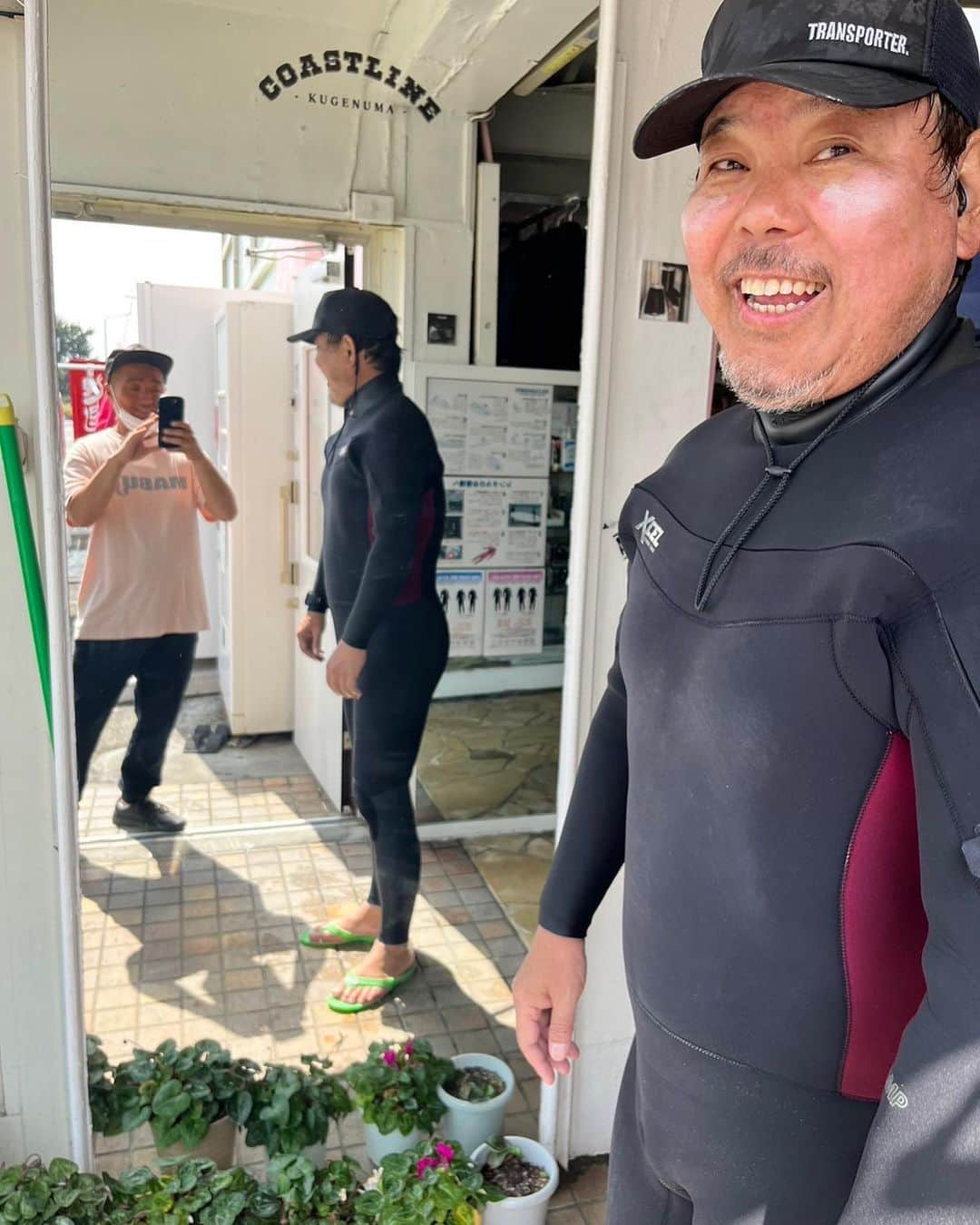 ほんこんさんのインスタグラム写真 - (ほんこんInstagram)「#ロングボード #ロングボードサーフィン  #xcelwetsuits  #コーストライン #mabujigraphic  #ディクセル #ほんこん」4月23日 13時21分 - hongkong2015_4_9