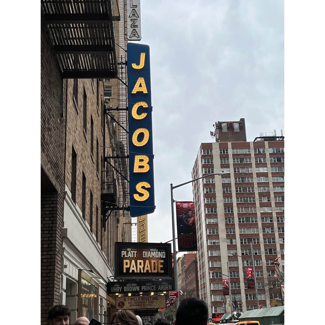 望海風斗さんのインスタグラム写真 - (望海風斗Instagram)「🗽 #NY #Broadway ⁡ ⁡ 『PARADE』 ガイズ&ドールズでお世話になったマイケル・アーデンさん演出の作品！ マイケルの拘りが沢山詰まっていて、隙のない世界観に冒頭から没入…。 NY行かれる方は是非観ていただきたい‼︎ 改めて、ガイズでの日々に感謝しました🥲 もう一回観たい。 ⁡ #parade  #MichaelArden  @michaelarden」4月23日 13時24分 - nozomifuto_official