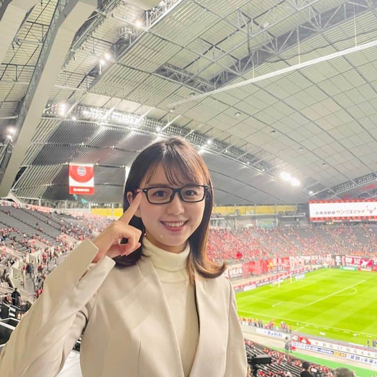 石野智子のインスタグラム：「🥸🔥🔴⚫️  #consadole #コンサドーレ #北海道コンサドーレ札幌 #Jリーグ #サッカー #アナウンサー #石野智子」