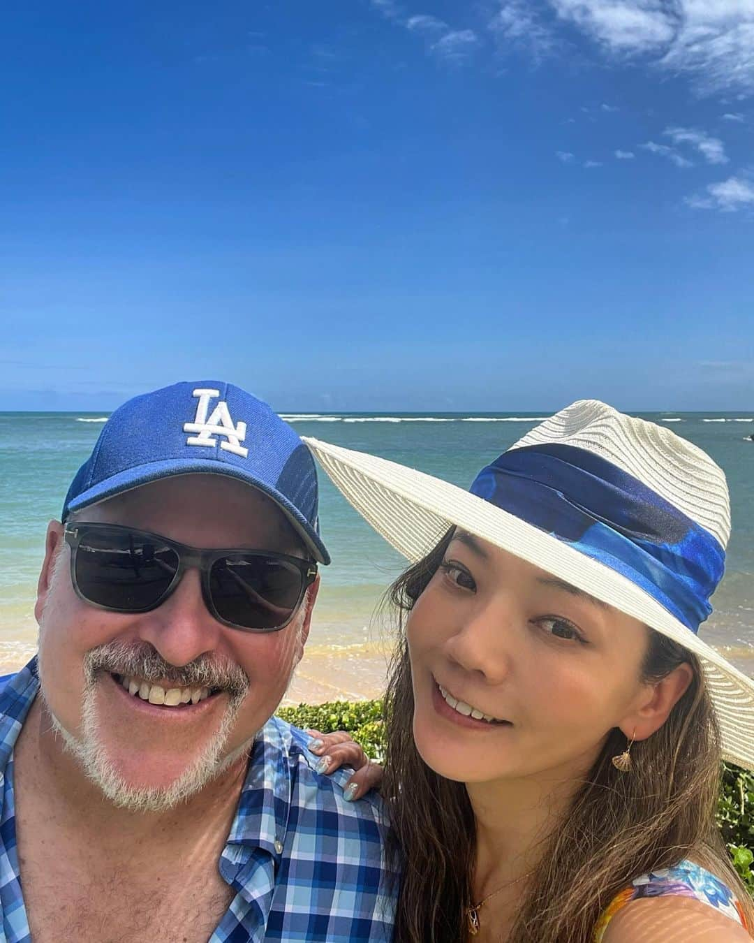 和央ようかさんのインスタグラム写真 - (和央ようかInstagram)「On the beach 🏝️   やっぱりブルーが大好き、 青い海、青い空…  日本の皆様はどんな週末をお過ごしですか？  ありがとう  #takakoworldstylin🌎 #takakohawaiistylin🏝 #lifestyle #hawaii #hawaiilife #ハワイ生活 #ブルーが好き #yokawao#和央ようか」4月23日 14時05分 - yokawao0215