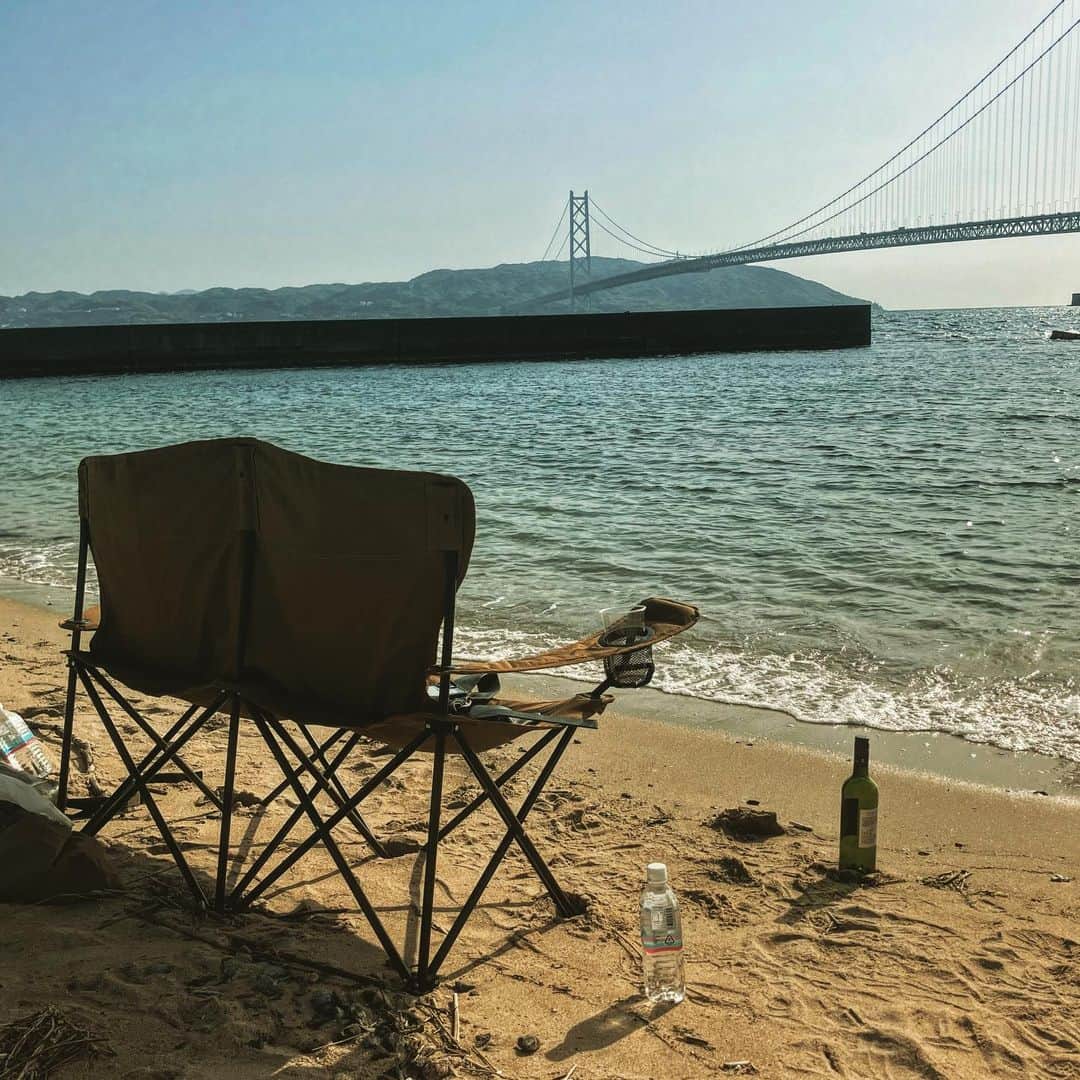西田一紀さんのインスタグラム写真 - (西田一紀Instagram)「誰もいない海辺で、ロックミュージック流してダンシンした日の。  #海 #ロック #舞踊」4月23日 14時28分 - kazukeith0529