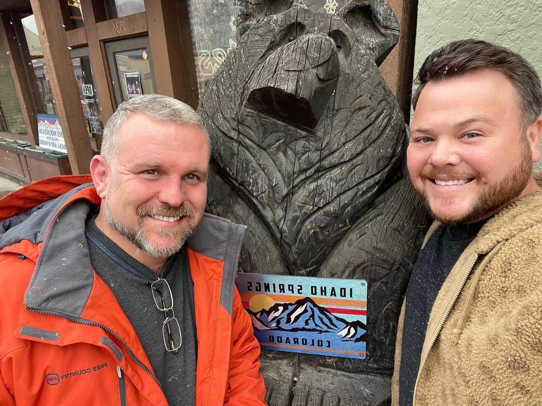 ドミニク・バーンズのインスタグラム：「Mountain weekend away with my person ♥️🏔️♥️」
