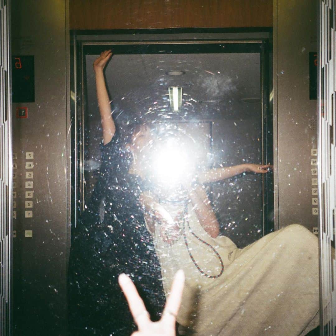 謝琦琦（Kiki）のインスタグラム：「Welcome to the real world. It’s sucks,but you’re gonna love it. Sure,I have bad days. But then I remember what a cute smile I have.  @no.11official  明天上架」