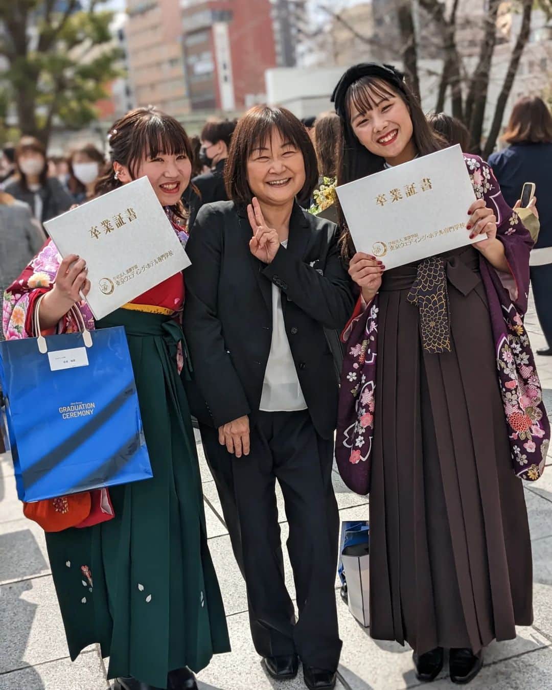 東京ウェディングカレッジさんのインスタグラム写真 - (東京ウェディングカレッジInstagram)「卒業式の様子🌸  3月に両国国技館で卒業式が行われました😊 袴姿の学生たちの姿に職員も目頭が熱くなりましたよ。。。 これからのブライダル、ホテル業界での活躍を応援しています(^^)  8月の同窓会にみんなで会いましょう!!  #東京ウェディングホテル専門学校 #TWH #ウェディングプランナー #ドレススタイリスト #ブライダルフラワー #ブライダルフォトグラファー」4月23日 14時31分 - weddingcollege