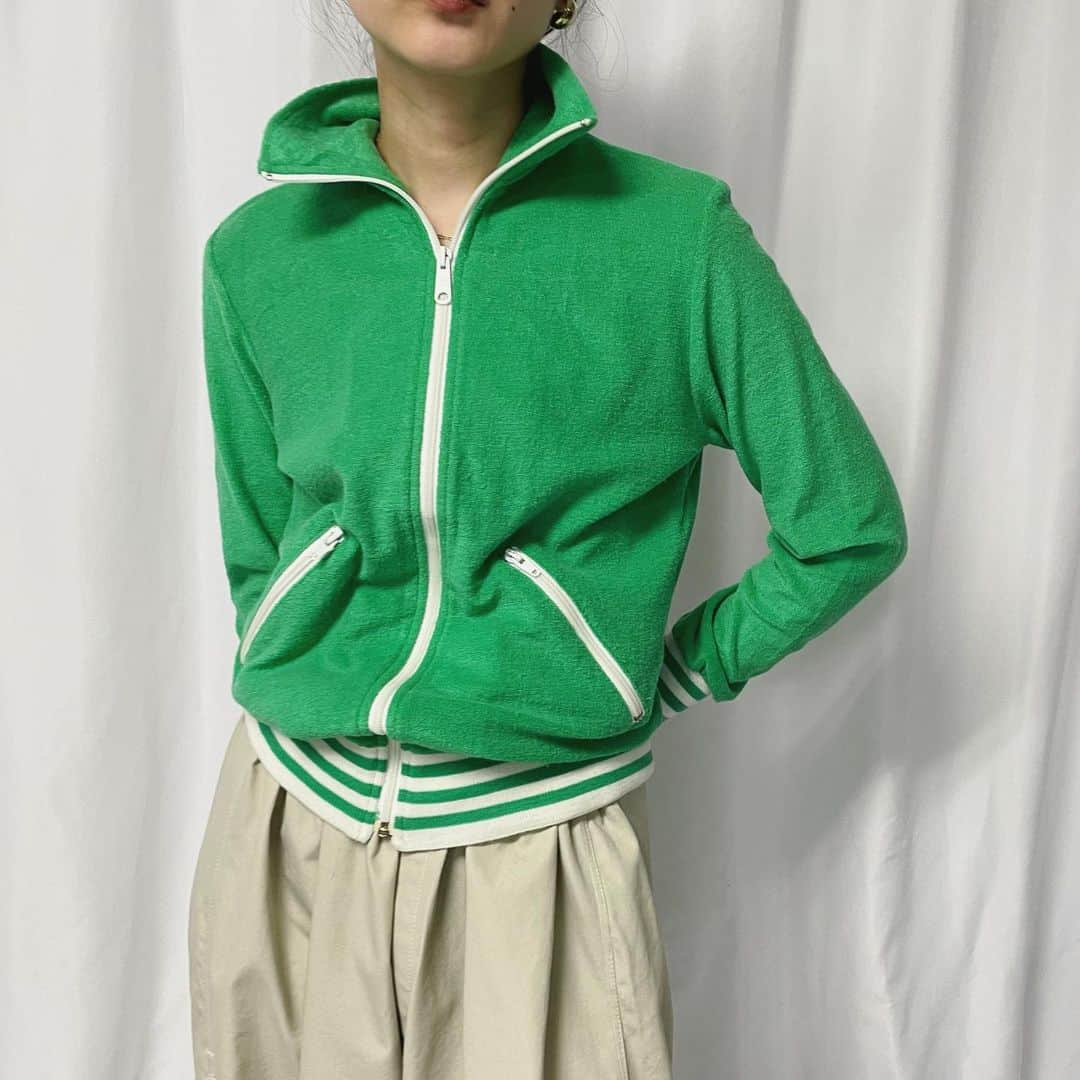 i nouさんのインスタグラム写真 - (i nouInstagram)「. new arrival.  green pile track jacket & styling image  #inou_vintageclothing」4月23日 14時34分 - inou_vintageclothing