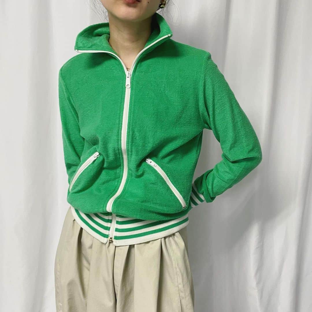 i nouのインスタグラム：「. new arrival.  green pile track jacket & styling image  #inou_vintageclothing」