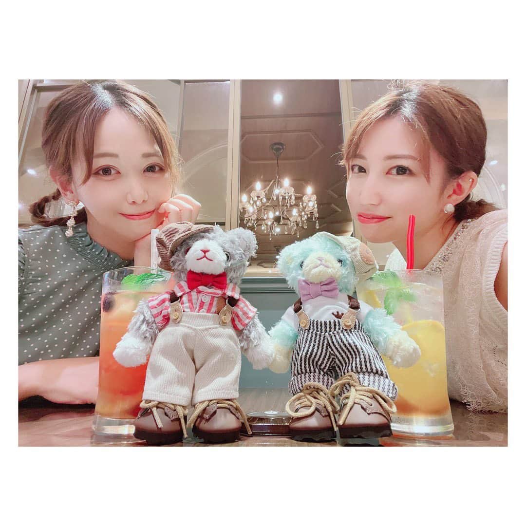 小河結香のインスタグラム：「Tea Time 🍹🧸💖 (2022/8/20)  カフェで休憩がてら戦利品の開封して 早速買ったばっかのプリキャに服着せて ぬい撮り始めるアラサー女子🤣 いくつになっても趣味を楽しむ人を 蔑む権利なんて誰にもないはず❣️ この時間が1番幸福な時間だったりする🥰  しほちゃん1日オタ活に付き合ってくれて ほんとありがとぉ💕 またプリキャ連れてオタ活しましょ🐻  #cheeseとはちみつ #カフェ女子会 #teatime #プリキャ #グラナータ #カルナイ推し #蘭丸推し #ぬい撮り #推し撮り #オタ活 #推し事 #推し活 #ゆんのヲタ活記録」