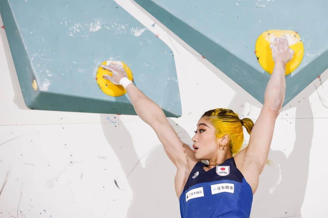 野中生萌のインスタグラム：「The first World Cup in Hachioji ended with a bit of frustration. I couldn't put everything together well within the limited time in semis and missed the chance to climb in the final in my home country...🥲 But all these things happened for reasons that boost me up even more!😈🔥Can’t wait for the next comp!!  Congrats @brookeclimbs on your first win!! Such an honor to be able to see your wonderful performance last night ❤️‍🔥❤️‍🔥🏆 I’m so so happy for you!   Pic by @ifsclimbing @dimitris_tosidis @jmsca_official  The video: big love and appreciation to everyone who always supports me ❤️🫶🏻 Thank you!  不完全燃焼〜初戦ワールドカップ八王子が終わってしまいました。 色々と、制限のある時間内に上手くまとめられず悔しかった。 何より、自国開催で、ファイナルで、期待してくれていた皆さんの前で登れなかったことが残念だったし、申し訳ない気持ちです。 でも、自信になるトライもあった！調子もいい！ そんでもって、 声援って力になるなぁって、毎度思うんです、本当にいつもありがとう!という感謝の気持ち🫶🏽🙏🏽(動画から伝わってくれ〜!笑) まだまだここから。 次戦も引き続きがんばります！🔥🔥😈」